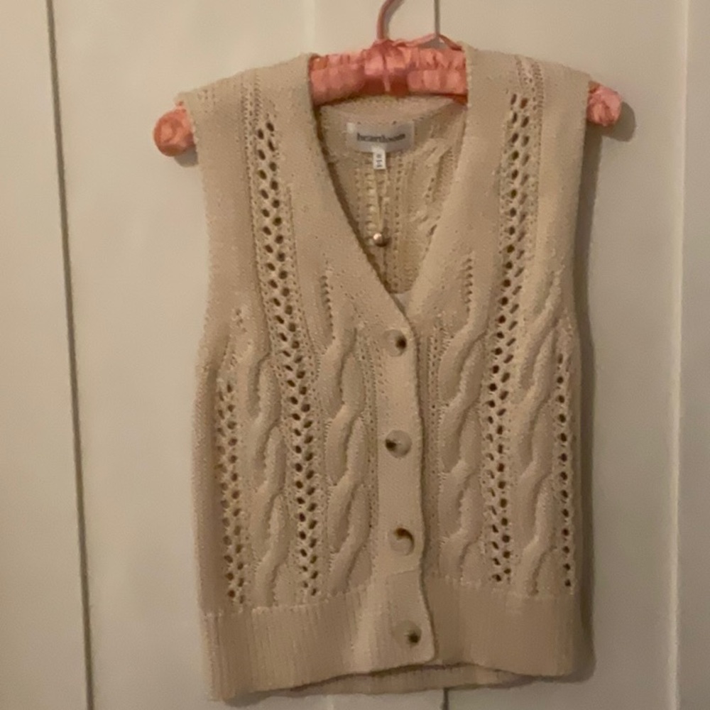 Cable-knit sweater vest
